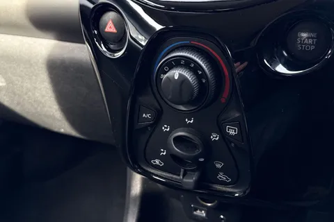 19 of 52 for PEUGEOT 108 1.2 PureTech Allure Top! Euro 6 5dr