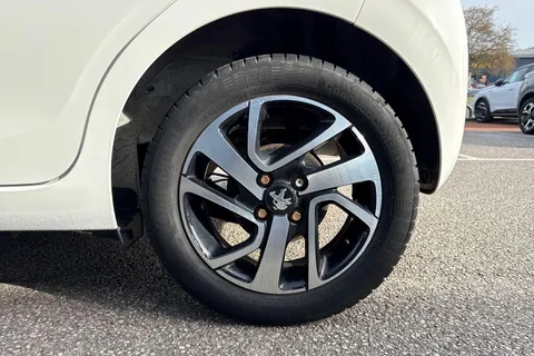 23 of 52 for PEUGEOT 108 1.2 PureTech Allure Top! Euro 6 5dr