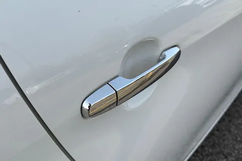 28 of 52 for PEUGEOT 108 1.2 PureTech Allure Top! Euro 6 5dr