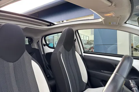 45 of 52 for PEUGEOT 108 1.2 PureTech Allure Top! Euro 6 5dr