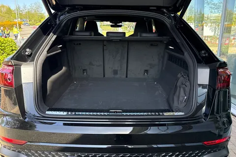  Audi RS Q8 4.0 TFSI V8 Performance Carbon Vorsprung Tiptronic quattro Euro 6 (s/s) 5dr Thumbnail #7