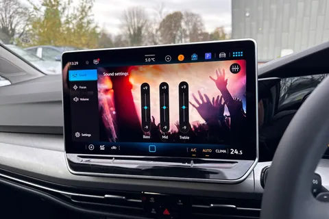  Volkswagen Golf 1.5 TSI Match Euro 6 (s/s) 5dr Thumbnail #46