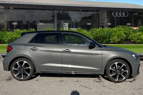 PK75KWE Audi A1 Black Edition 35 TFSI 150 PS S tronic Thumbnail #4