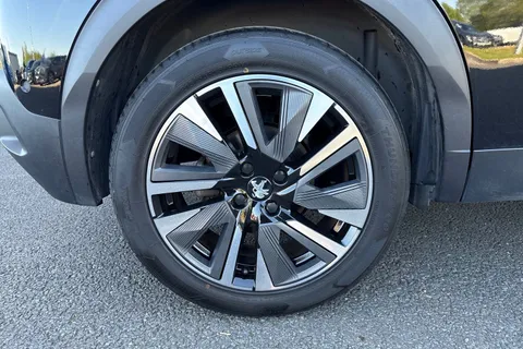 KR71LUB PEUGEOT e-2008 50kWh GT Premium Auto 5dr Thumbnail #11