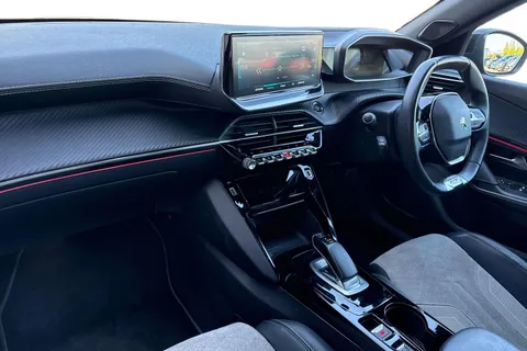 KR71LUB PEUGEOT e-2008 50kWh GT Premium Auto 5dr Thumbnail #15