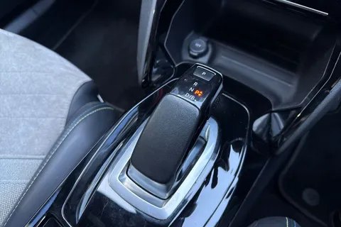 KR71LUB PEUGEOT e-2008 50kWh GT Premium Auto 5dr Thumbnail #23
