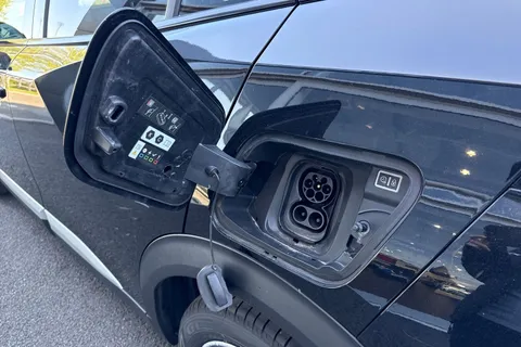 KR71LUB PEUGEOT e-2008 50kWh GT Premium Auto 5dr Thumbnail #26