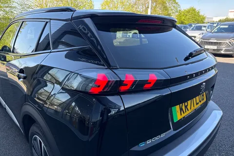 KR71LUB PEUGEOT e-2008 50kWh GT Premium Auto 5dr Thumbnail #32