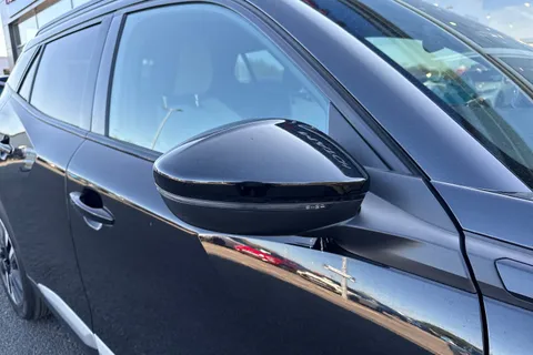 KR71LUB PEUGEOT e-2008 50kWh GT Premium Auto 5dr Thumbnail #38