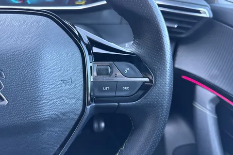 KR71LUB PEUGEOT e-2008 50kWh GT Premium Auto 5dr Thumbnail #41