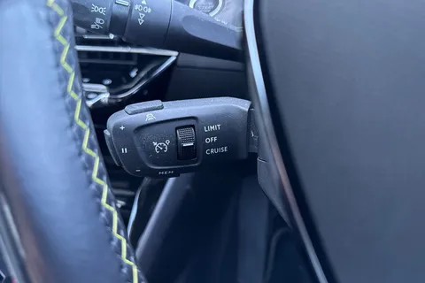KR71LUB PEUGEOT e-2008 50kWh GT Premium Auto 5dr Thumbnail #42