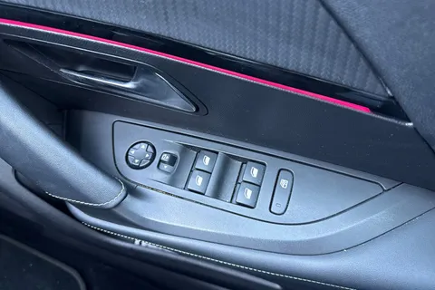 KR71LUB PEUGEOT e-2008 50kWh GT Premium Auto 5dr Thumbnail #43