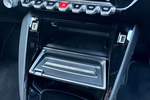 KR71LUB PEUGEOT e-2008 50kWh GT Premium Auto 5dr Thumbnail #59