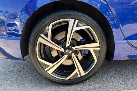 KN75UNP Volkswagen Golf 2.0 TSI 333 R 4Motion 5dr DSG Thumbnail #14