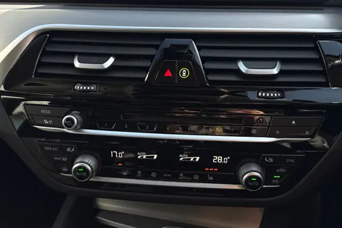 YC20VWA BMW 5 Series 2.0 520d SE Touring Auto Euro 6 (s/s) 5dr Thumbnail #23