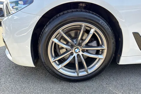 PJ20KCN BMW 5 Series 2.0 520d M Sport Auto xDrive Euro 6 (s/s) 4dr Thumbnail #14