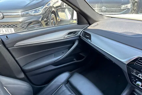 PJ20KCN BMW 5 Series 2.0 520d M Sport Auto xDrive Euro 6 (s/s) 4dr Thumbnail #21