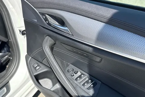 PJ20KCN BMW 5 Series 2.0 520d M Sport Auto xDrive Euro 6 (s/s) 4dr Thumbnail #22