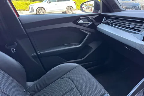 DG22ZRY Audi A1 Black Edition 30 TFSI  110 PS 6-speed Thumbnail #21