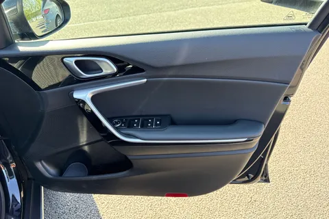 DE72JZD Kia Xceed 1.5 T-GDi 3 Euro 6 (s/s) 5dr Thumbnail #22