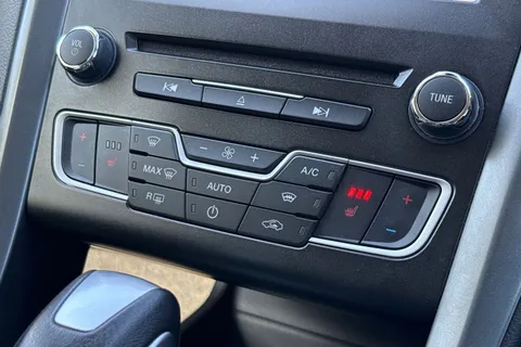 EO67WGC Ford Mondeo 2.0T EcoBoost ST-Line X Auto Euro 6 (s/s) 5dr Thumbnail #22