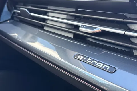 PX75UOK Audi Q4 e-tron Q4 Black Edition 40 e-tron 150,00 kW Thumbnail #60