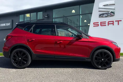 KW75TGX SEAT Arona 1.0 TSI FR Black Edition DSG Euro 6 (s/s) 5dr Thumbnail #4