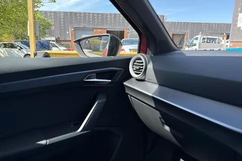 KW75TGX SEAT Arona 1.0 TSI FR Black Edition DSG Euro 6 (s/s) 5dr Thumbnail #34