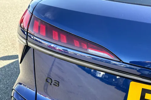 PK75KVP Audi Q3 Launch Edition TFSI 150 PS S tronic Thumbnail #37