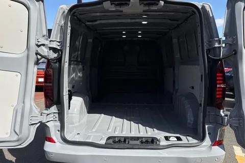 BJ26ENV Volkswagen Transporter 2.0 TDI 150 Commerce Pro Van Auto Thumbnail #7