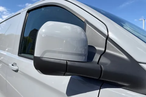 BJ26ENV Volkswagen Transporter 2.0 TDI 150 Commerce Pro Van Auto Thumbnail #32