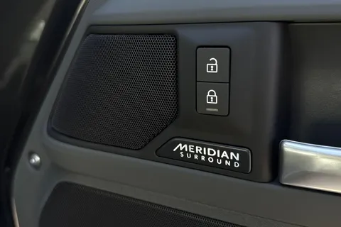 Land Rover Defender 110 3.0 D250 MHEV X-Dynamic HSE Auto 4WD Euro 6 (s/s) 5dr Thumbnail #20