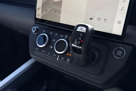 Land Rover Defender 110 3.0 D250 MHEV X-Dynamic HSE Auto 4WD Euro 6 (s/s) 5dr Thumbnail #27