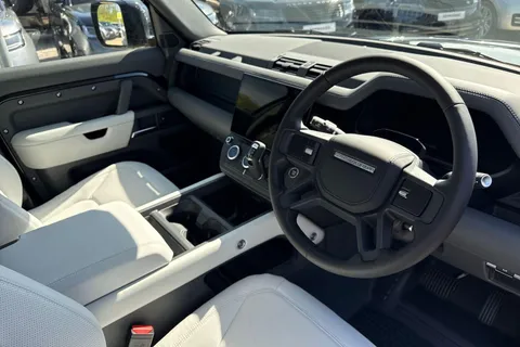  Land Rover Defender 110 3.0 D250 MHEV X-Dynamic HSE Auto 4WD Euro 6 (s/s) 5dr Thumbnail #9