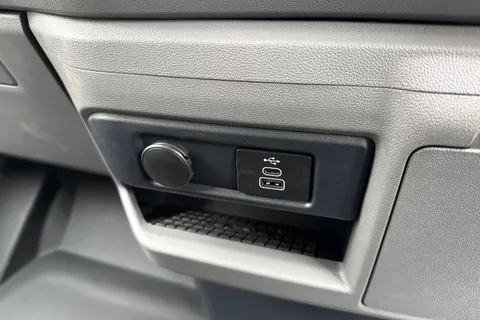 PK26AKY Volkswagen Transporter 2.0 TDI 150 Commerce Pro Kombi Conversion 4MOTION Auto Thumbnail #57