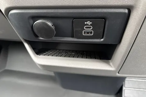 PK26AKY Volkswagen Transporter 2.0 TDI 150 Commerce Pro Kombi Conversion 4MOTION Auto Thumbnail #58