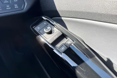  Volkswagen ID.4 Pure 52kWh Match Auto 5dr Thumbnail #21