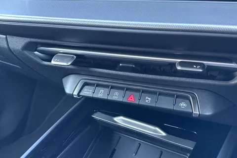 Audi Q3 1.5 TFSI S line Sportback S Tronic Euro 6 (s/s) 5dr Thumbnail #44