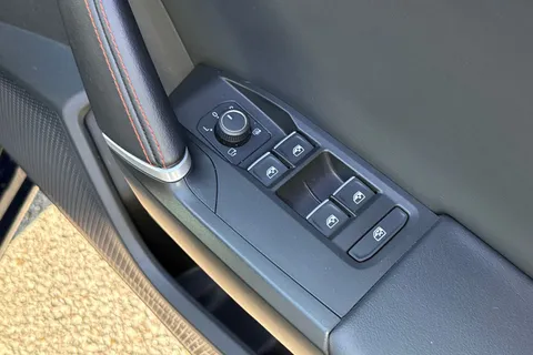 FV71BPY SEAT Leon 1.5 eTSI MHEV FR Sport DSG Euro 6 (s/s) 5dr Thumbnail #24