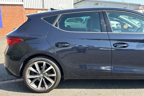 FV71BPY SEAT Leon 1.5 eTSI MHEV FR Sport DSG Euro 6 (s/s) 5dr Thumbnail #30