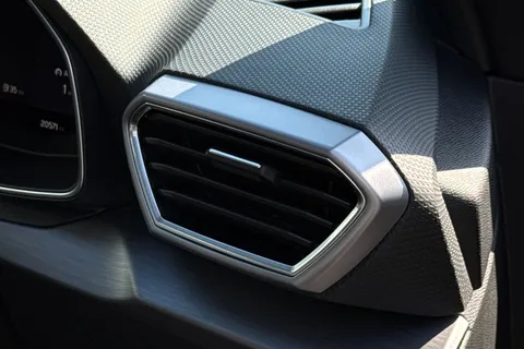 FV71BPY SEAT Leon 1.5 eTSI MHEV FR Sport DSG Euro 6 (s/s) 5dr Thumbnail #34