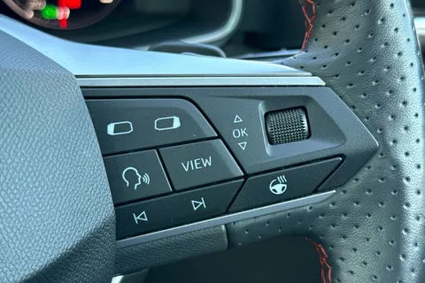 FV71BPY SEAT Leon 1.5 eTSI MHEV FR Sport DSG Euro 6 (s/s) 5dr Thumbnail #39