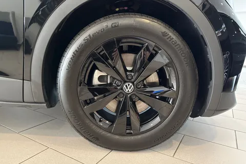  Volkswagen ID.4 Pro 77kWh Black Edition Auto 4Motion 5dr Thumbnail #9