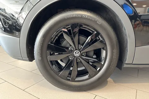  Volkswagen ID.4 Pro 77kWh Black Edition Auto 4Motion 5dr Thumbnail #10