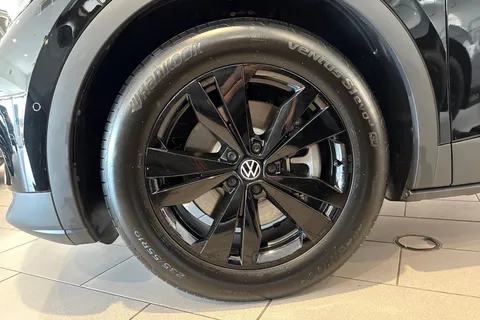  Volkswagen ID.4 Pro 77kWh Black Edition Auto 4Motion 5dr Thumbnail #12