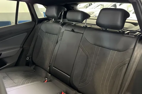  Volkswagen ID.4 Pro 77kWh Black Edition Auto 4Motion 5dr Thumbnail #18