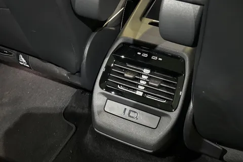  Volkswagen ID.4 Pro 77kWh Black Edition Auto 4Motion 5dr Thumbnail #39