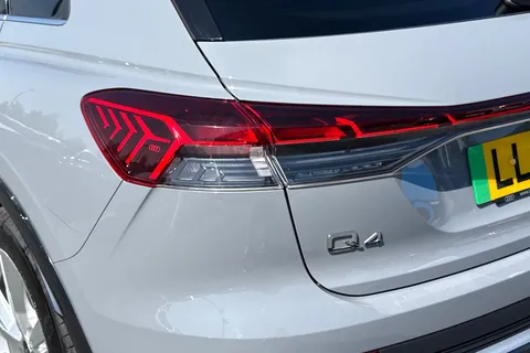 LL72CBV Audi Q4 e-tron Q4  S line 40 e-tron  150,00 kW Thumbnail #9