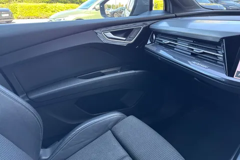 LL72CBV Audi Q4 e-tron Q4  S line 40 e-tron  150,00 kW Thumbnail #21