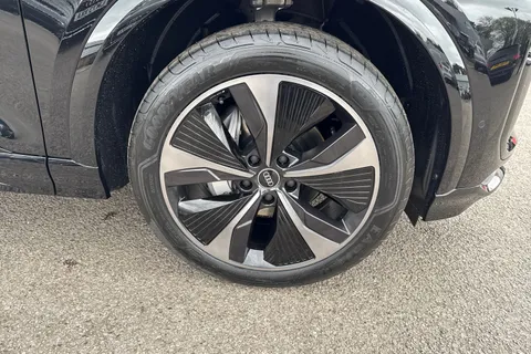  Audi Q6 E-Tron 100kWh Black Edition Auto quattro 5dr Thumbnail #10